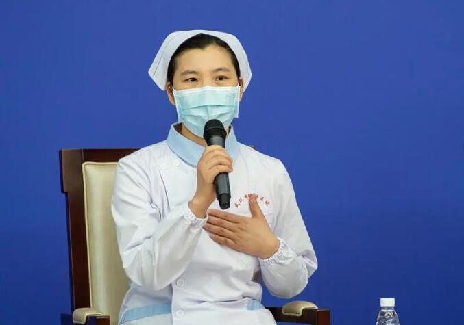 武漢市肺科醫院重癥醫學(xué)科護士長(cháng)鐘小鋒