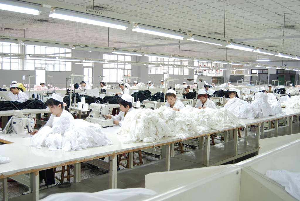 工服定制的工期工廠(chǎng)車(chē)間