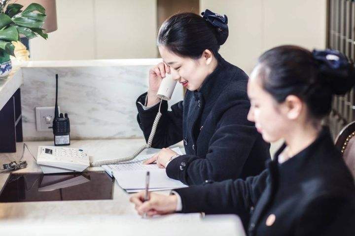 北京秋季長(cháng)袖物業(yè)工服員工照