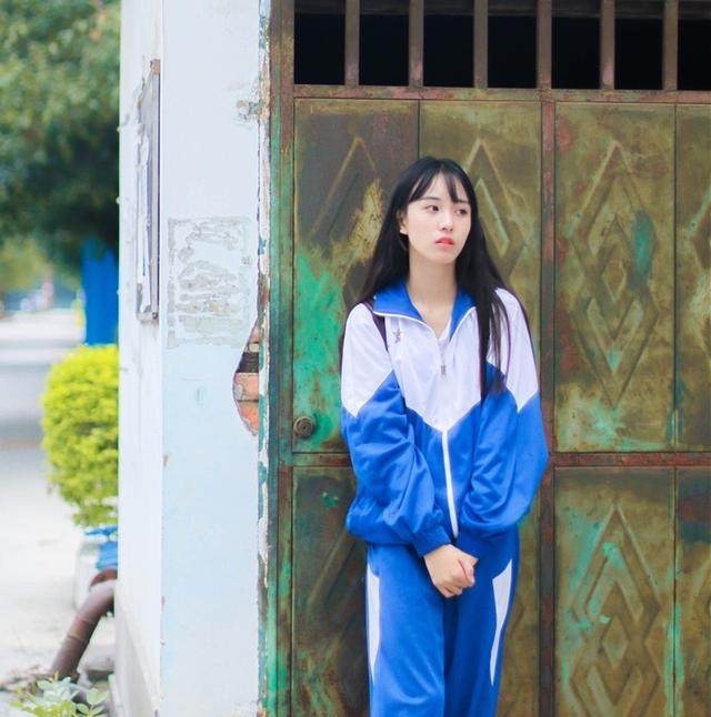 中學(xué)生校服定制廠(chǎng)家